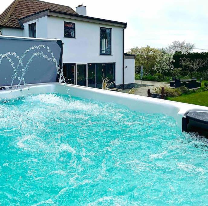 Covehithe House-Coastal Luxury- Sleeps 12-With Huge Swimspa! Wrentham Exterior photo