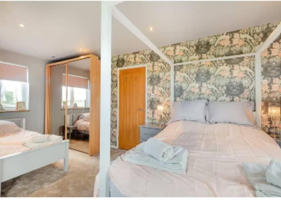 Covehithe House-Coastal Luxury- Sleeps 12-With Huge Swimspa! Wrentham Exterior photo