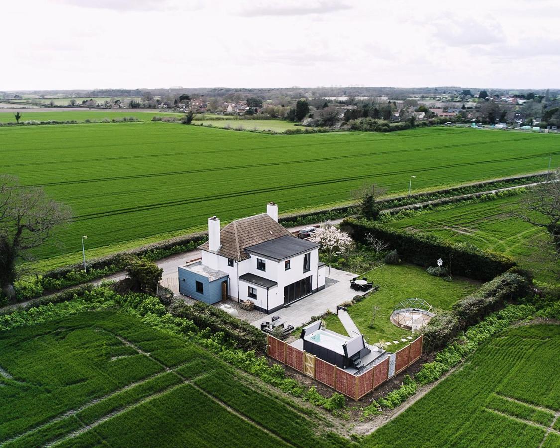 Covehithe House-Coastal Luxury- Sleeps 12-With Huge Swimspa! Wrentham Exterior photo